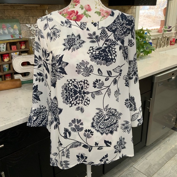 Banana Republic Blouse Navy White Floral Button Back Statement Sleeve Medium New - Picture 1 of 13